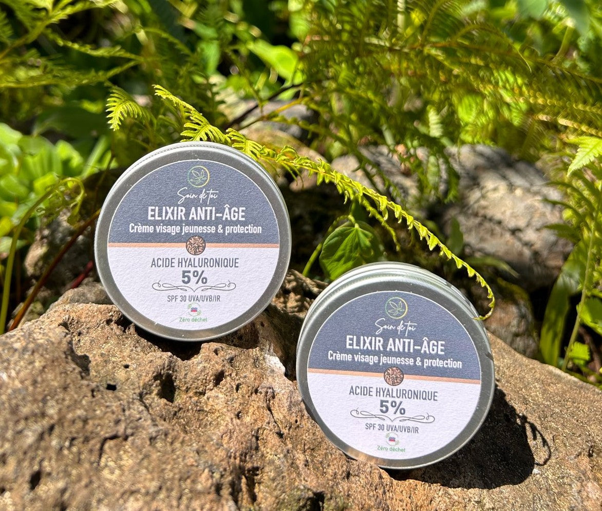 Application de l’Elixir Anti-Âge – Acide hyaluronique 5% sur la peau