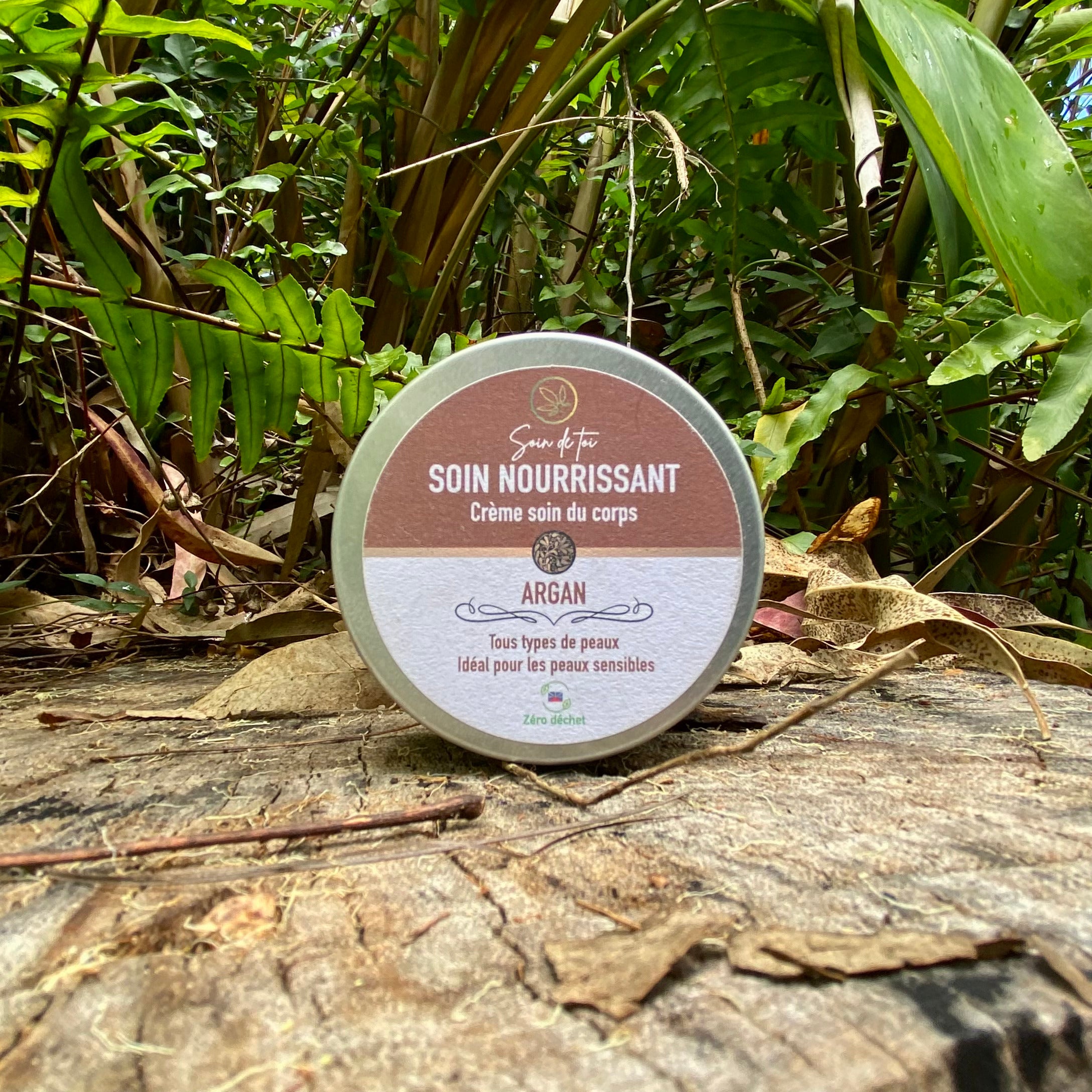 Application de la Crème Soin Nourrissante pour le Corps sur la peau